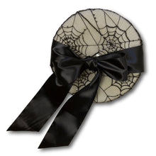 Load image into Gallery viewer, Cobweb Beret in White