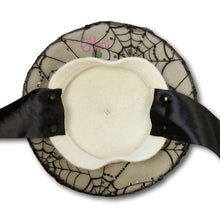 Load image into Gallery viewer, Cobweb Beret in White