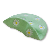 Load image into Gallery viewer, Lazy Daisy Beret