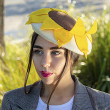 Load image into Gallery viewer, Sunflower Beret