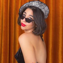 Load image into Gallery viewer, Cobweb Beret in White