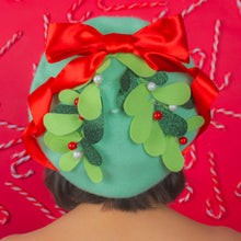 Load image into Gallery viewer, Twinkle Mistletoe Beret