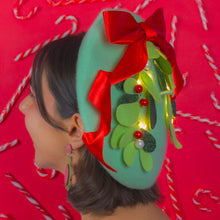 Load image into Gallery viewer, Twinkle Mistletoe Beret