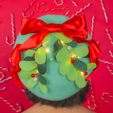 Load image into Gallery viewer, Twinkle Mistletoe Beret
