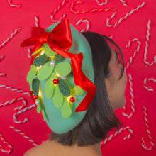 Load image into Gallery viewer, Twinkle Mistletoe Beret