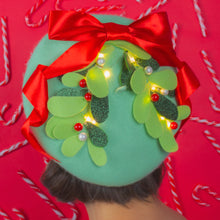 Load image into Gallery viewer, Twinkle Mistletoe Beret