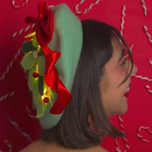 Load image into Gallery viewer, Twinkle Mistletoe Beret