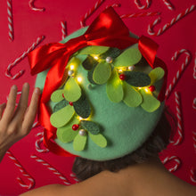 Load image into Gallery viewer, Twinkle Mistletoe Beret