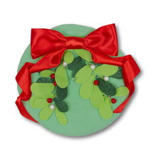 Load image into Gallery viewer, Twinkle Mistletoe Beret