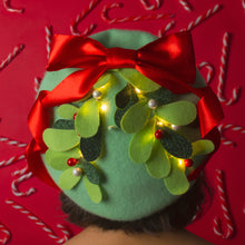 Load image into Gallery viewer, Twinkle Mistletoe Beret