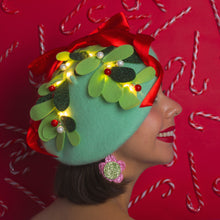 Load image into Gallery viewer, Twinkle Mistletoe Beret