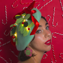 Load image into Gallery viewer, Twinkle Mistletoe Beret