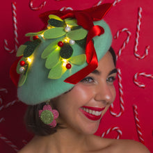 Load image into Gallery viewer, Twinkle Mistletoe Beret