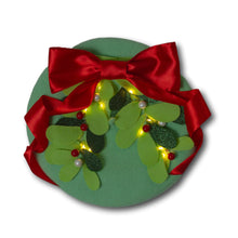 Load image into Gallery viewer, Twinkle Mistletoe Beret