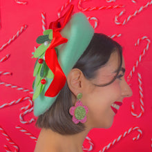 Load image into Gallery viewer, Twinkle Mistletoe Beret