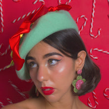 Load image into Gallery viewer, Twinkle Mistletoe Beret