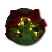 Load image into Gallery viewer, Twinkle Mistletoe Beret