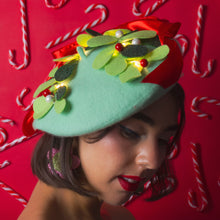 Load image into Gallery viewer, Twinkle Mistletoe Beret