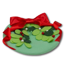 Load image into Gallery viewer, Twinkle Mistletoe Beret