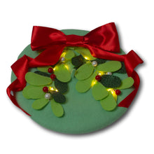 Load image into Gallery viewer, Twinkle Mistletoe Beret