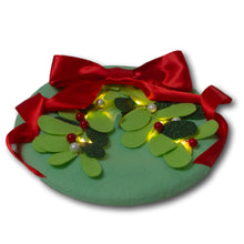 Load image into Gallery viewer, Twinkle Mistletoe Beret