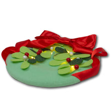 Load image into Gallery viewer, Twinkle Mistletoe Beret