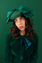 Load image into Gallery viewer, Gift Bow Beret