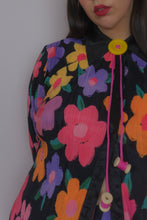 Load image into Gallery viewer, Button Bolo Tie