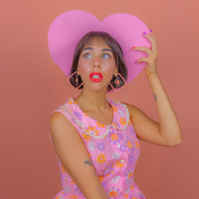 Load image into Gallery viewer, Bouquet Heart Hat