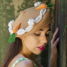 Load image into Gallery viewer, Carrot Cake Beret